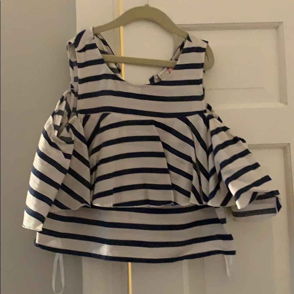 Gianni Bini cold shoulder top